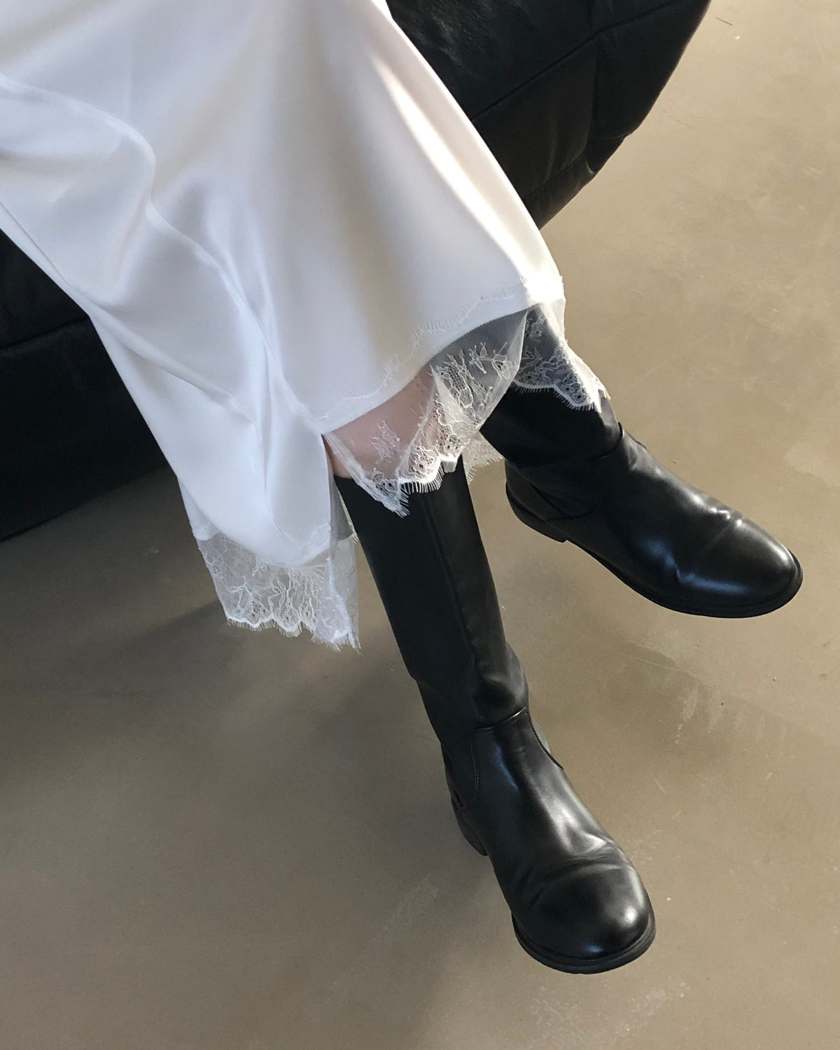 サテンレイヤードロングスカート
